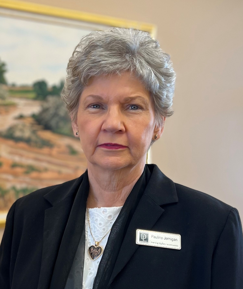 Pauline Jernigan : Receptionist