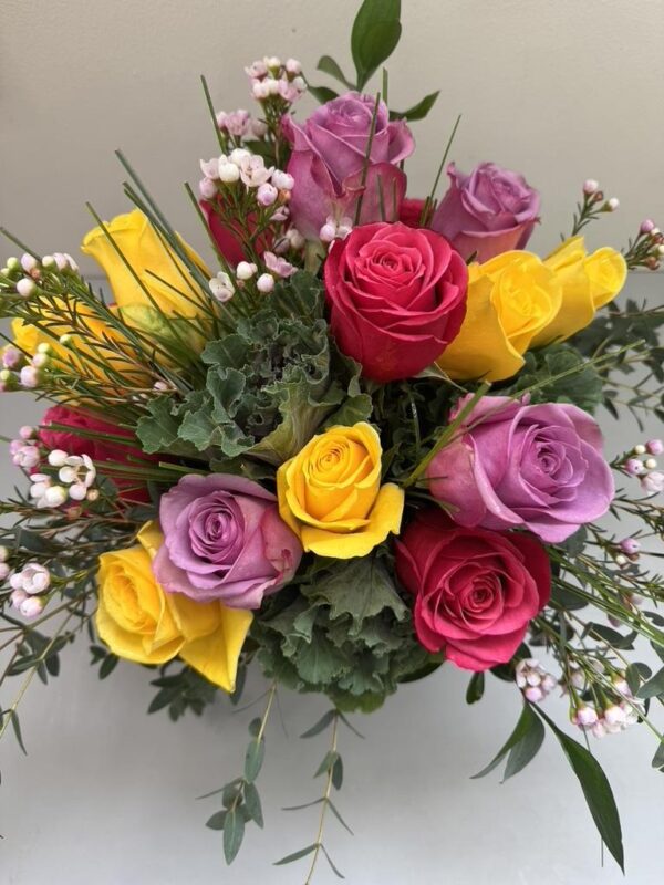 The Derby Low & Lush Mixed Roses